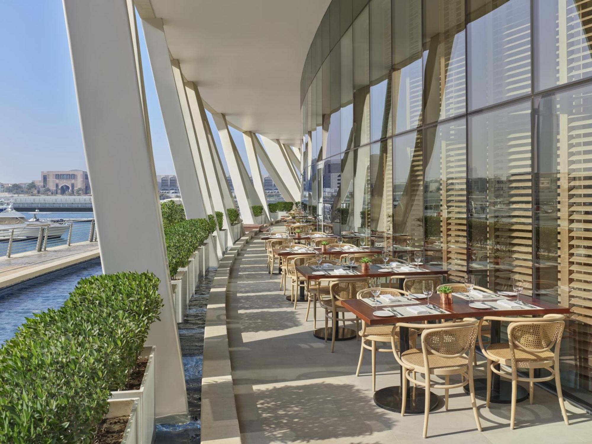 The Abu Dhabi Edition Exterior foto The Terrace